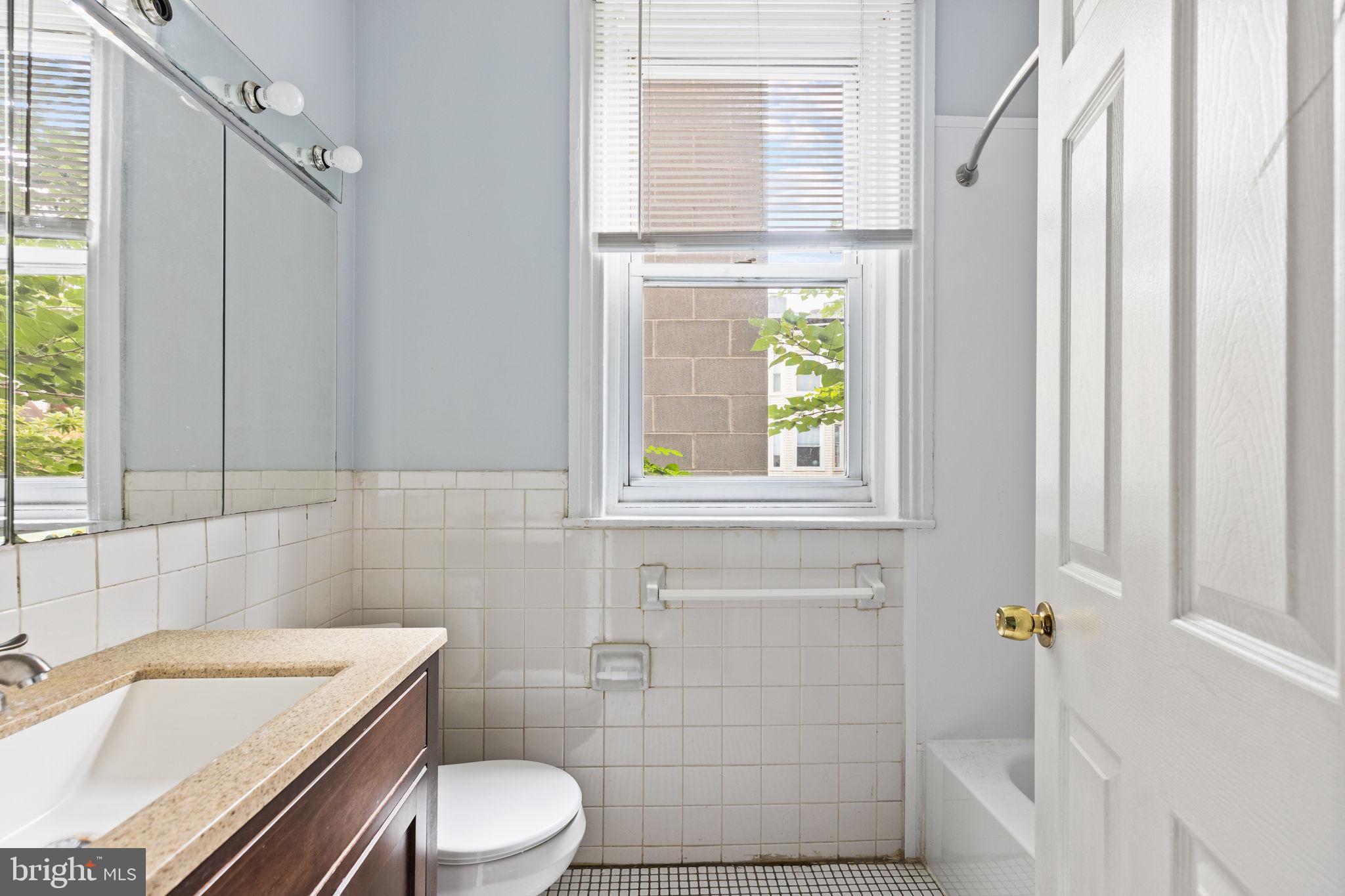 262 S 11th St