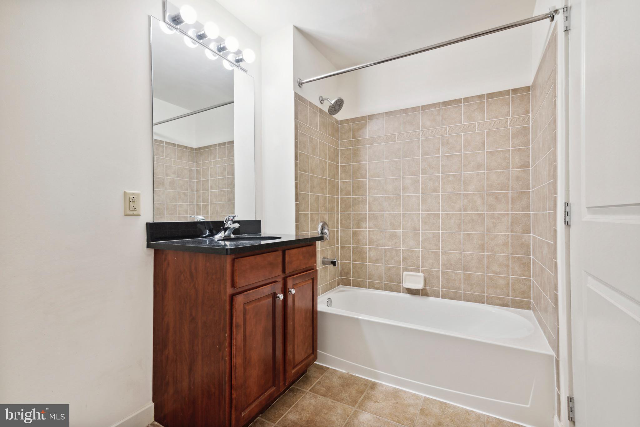 112 N 2nd St #5d5