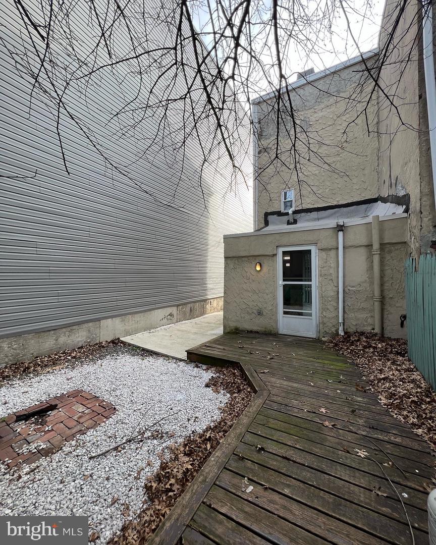 1211 E Oxford St