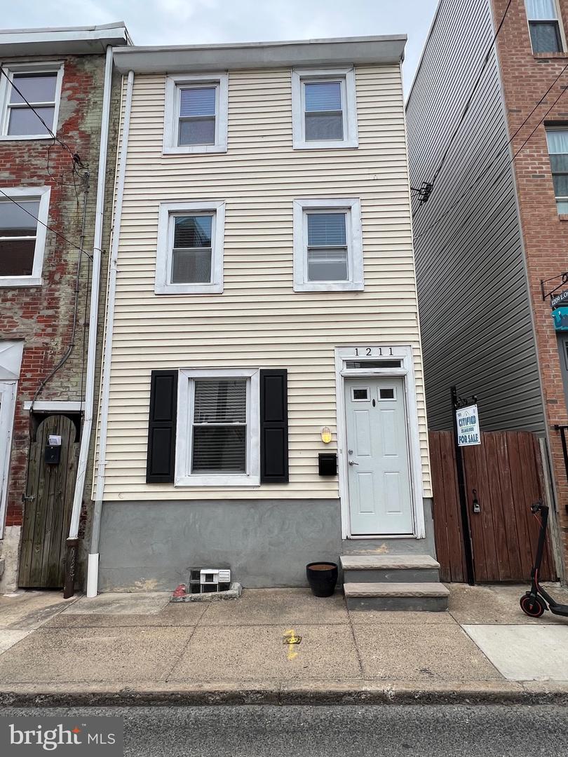 1211 E Oxford St