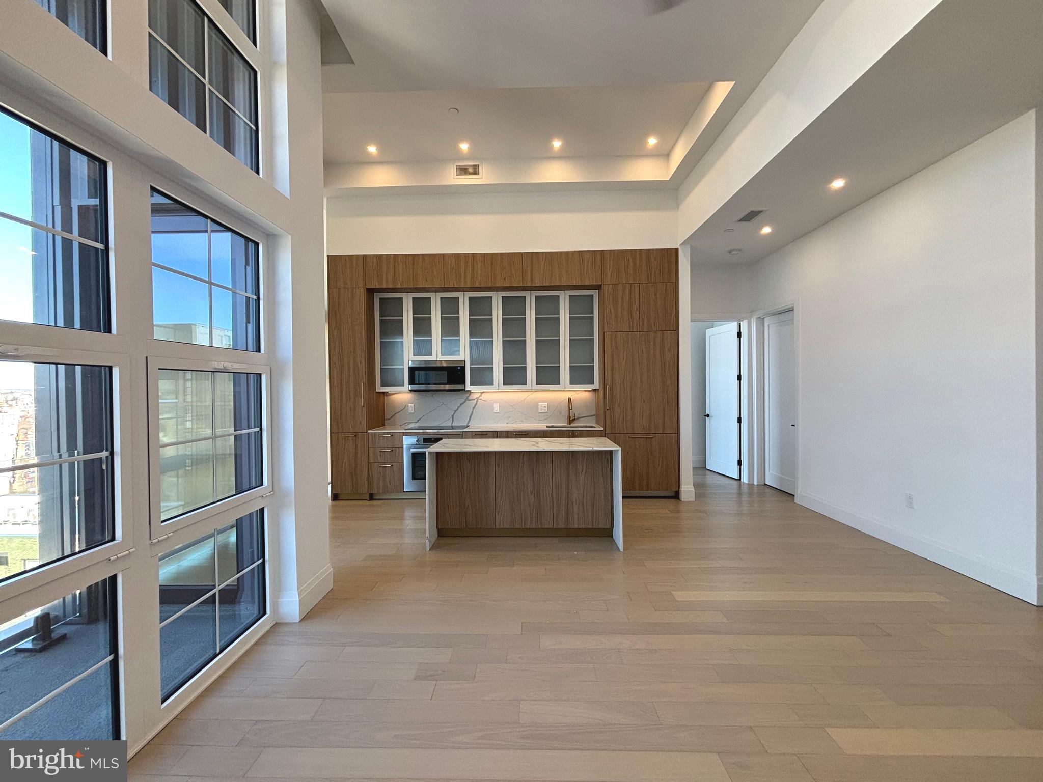 1099 GERMANTOWN AVE #PENTHOUSE G1215