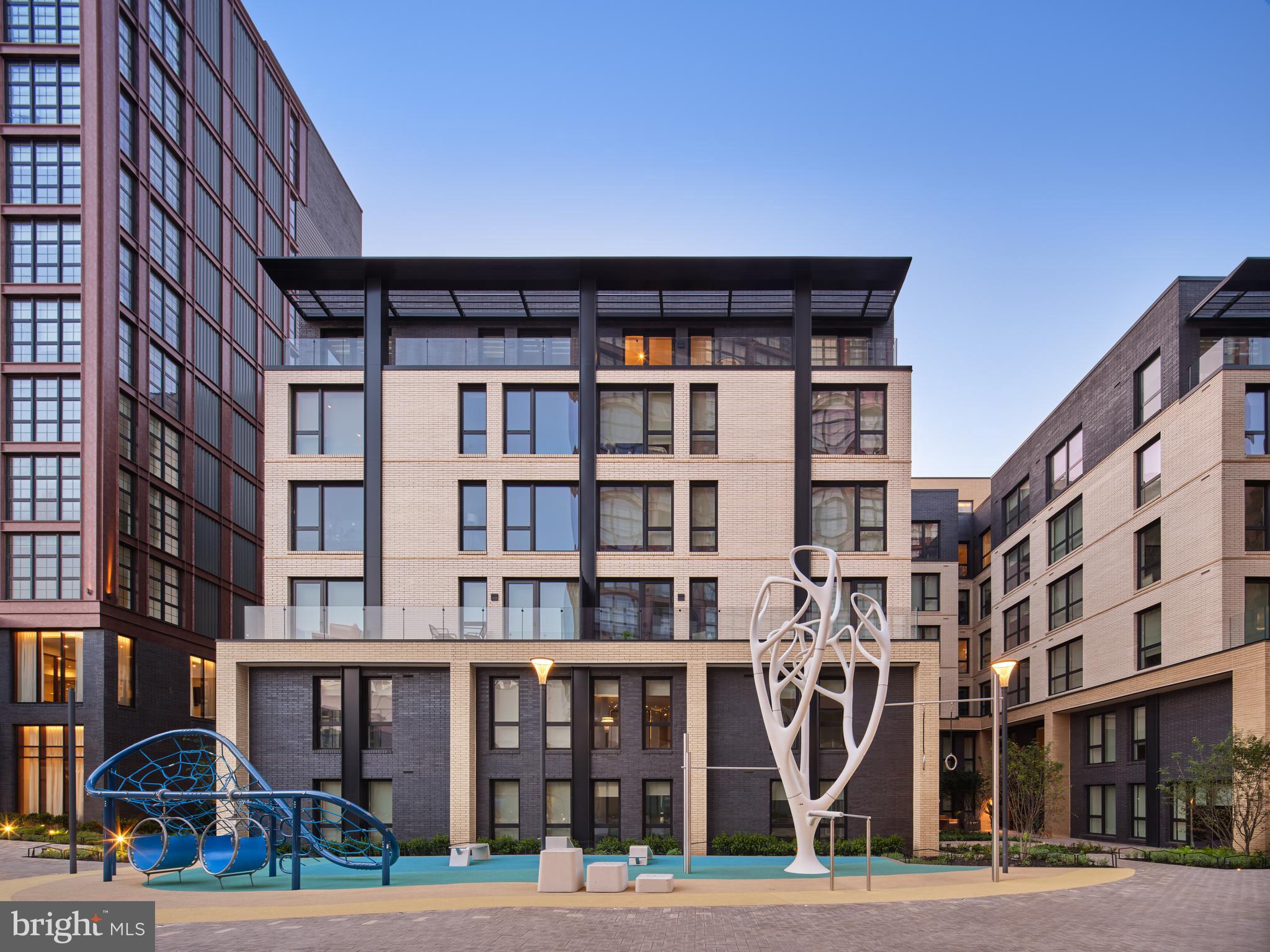 1099 GERMANTOWN AVE #PENTHOUSE H1244