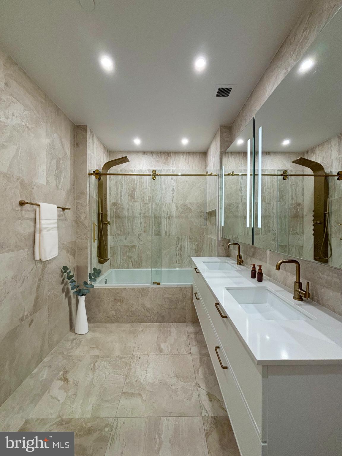 1099 GERMANTOWN AVE #PENTHOUSE H1244