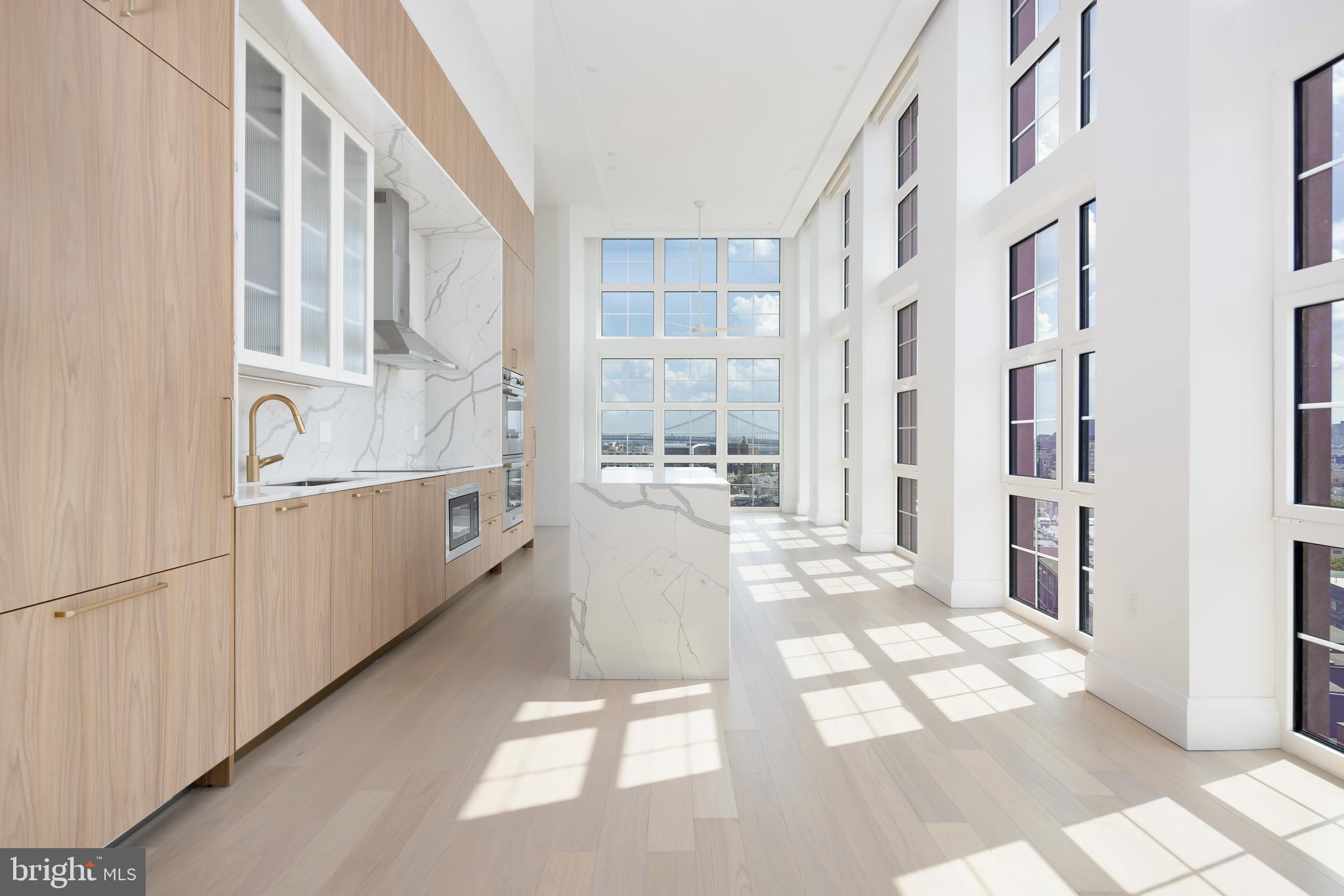 1099 GERMANTOWN AVE #PENTHOUSE H1244