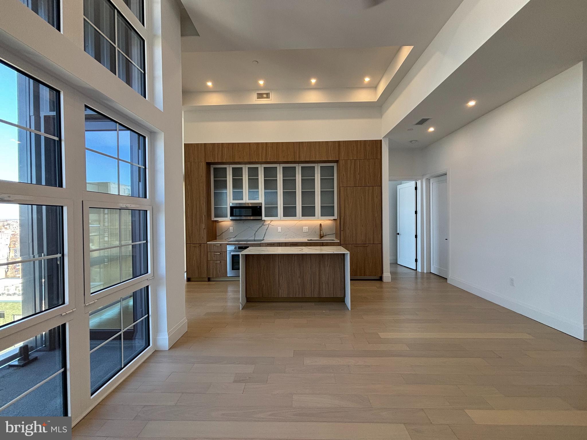 1099 GERMANTOWN AVE #PENTHOUSE H1244