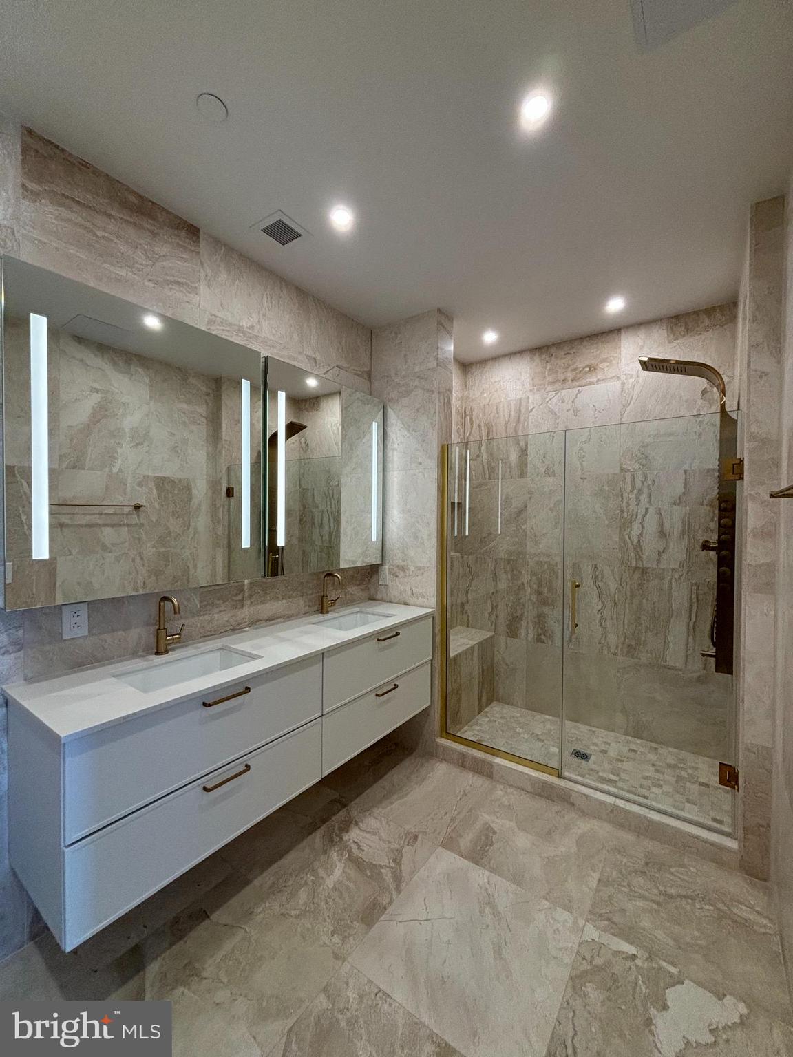 1099 GERMANTOWN AVE #PENTHOUSE H1244