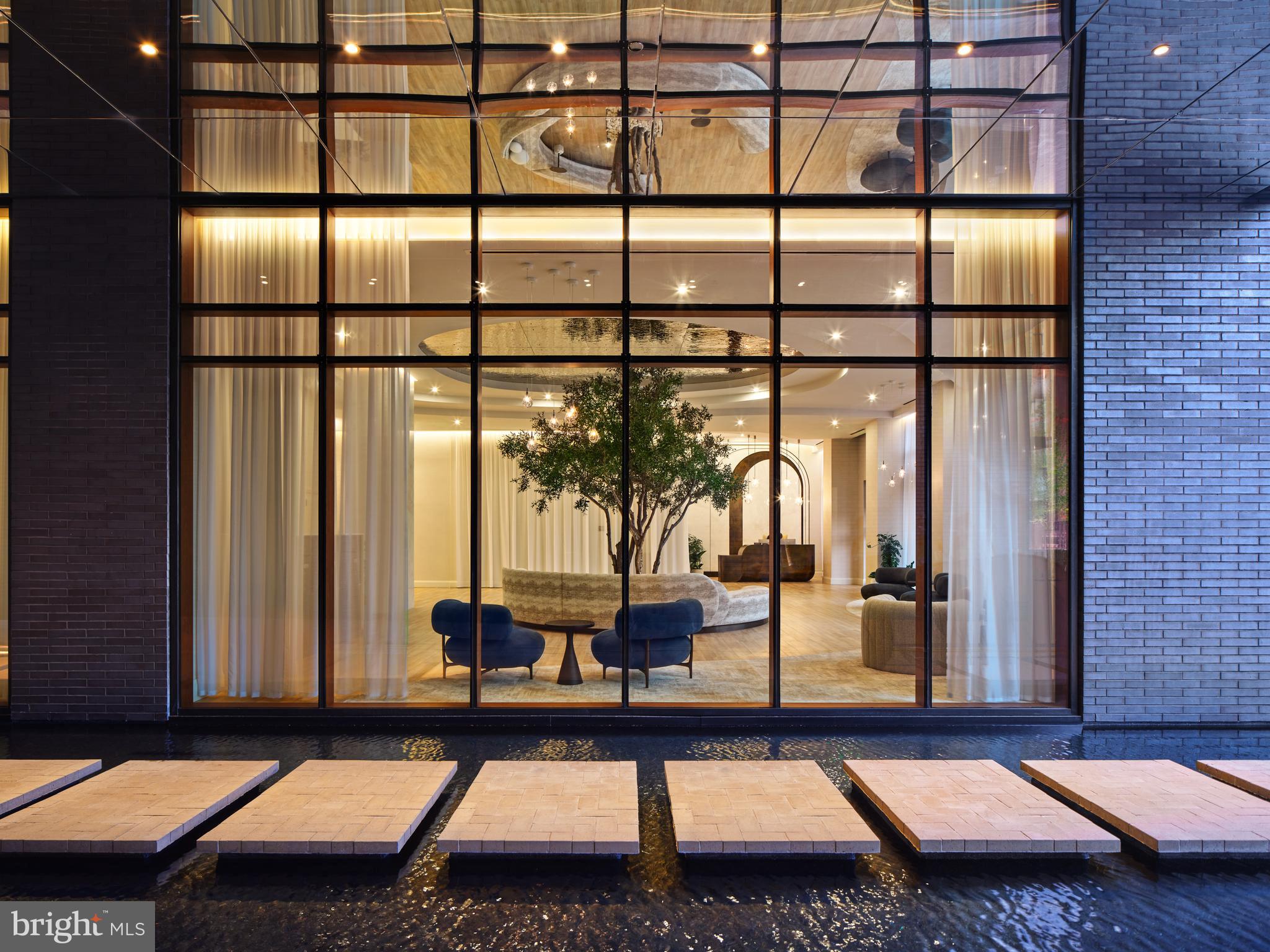 1099 GERMANTOWN AVE #PENTHOUSE H1244