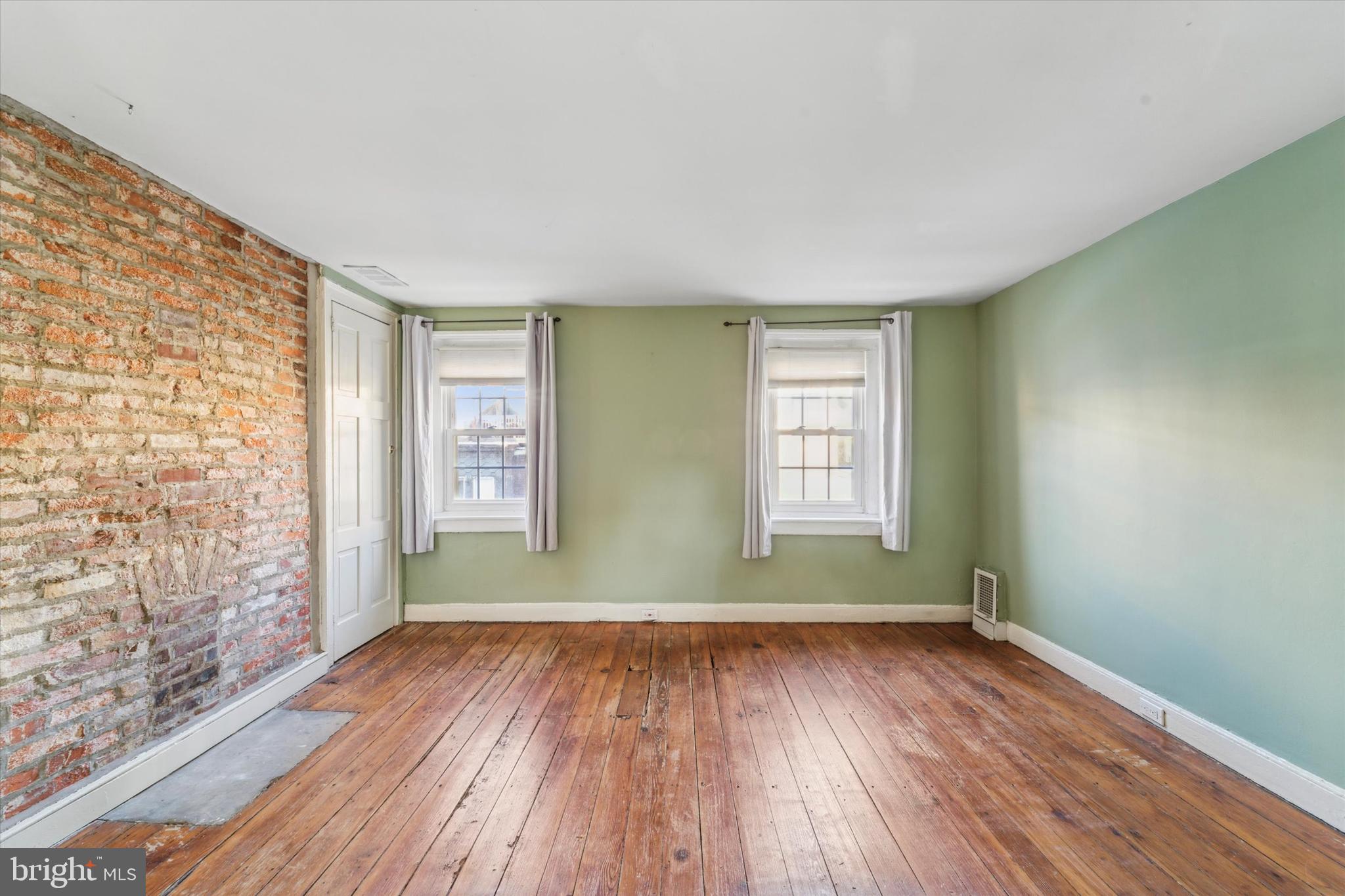 217 S Sartain St