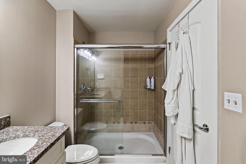 112 N 2nd St #5h4