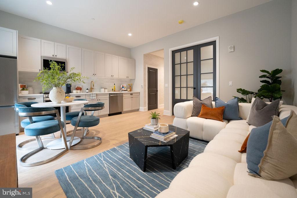 200 S BROAD ST #301