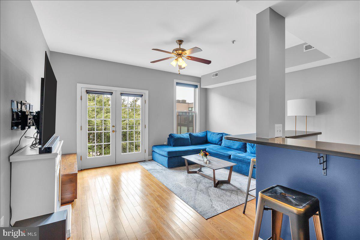 221-23 Race St #7
