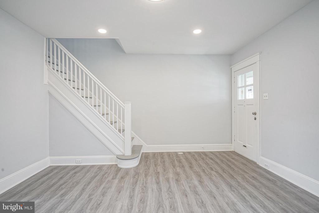 808 Kenmore Rd