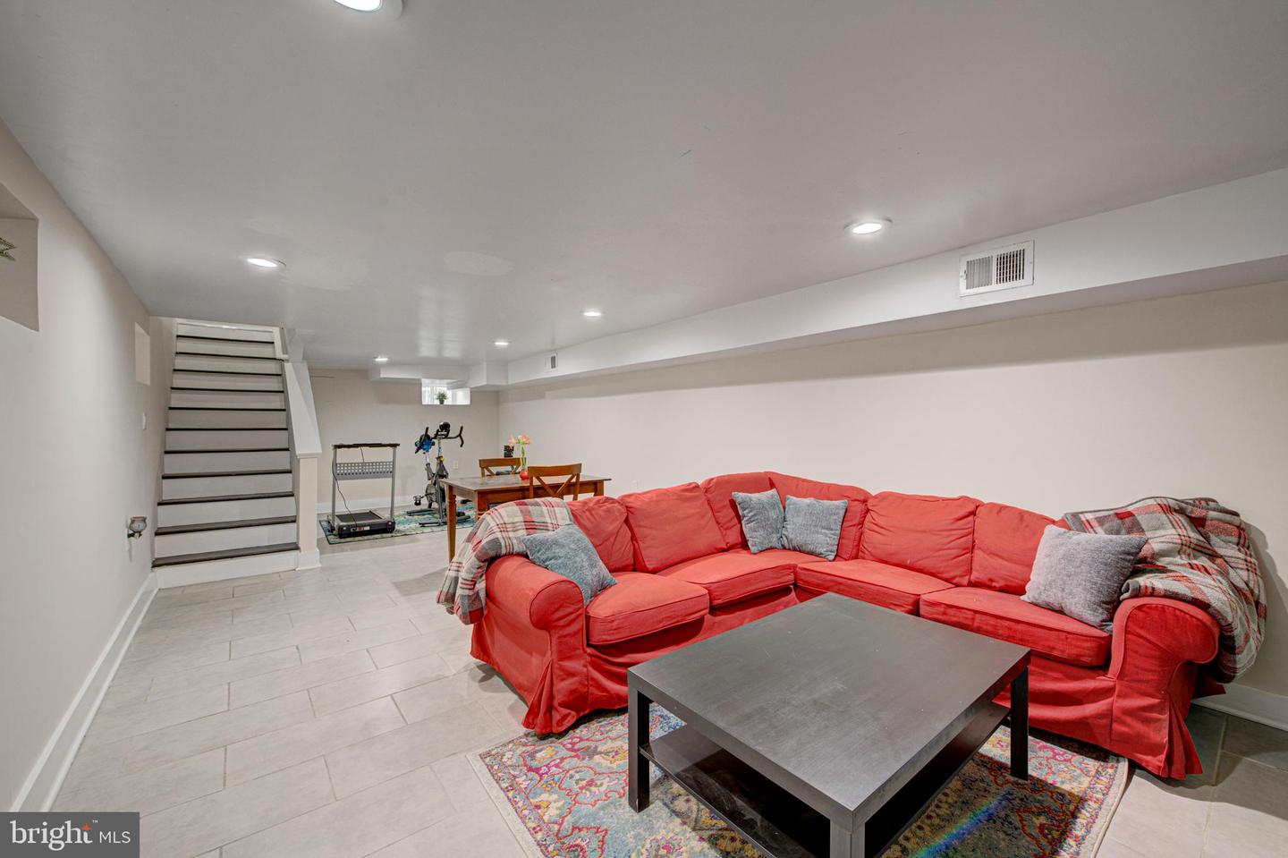 5532 Cedar Ave