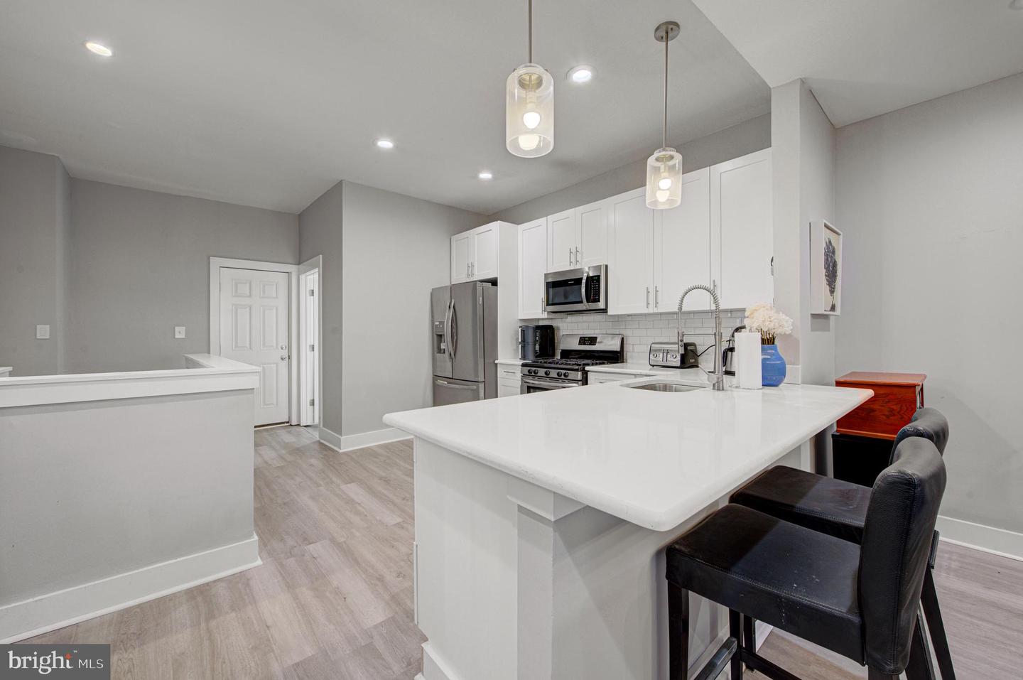 5532 Cedar Ave