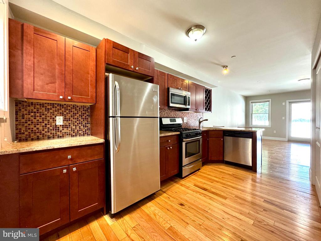 1014 E MOYAMENSING AVE #2