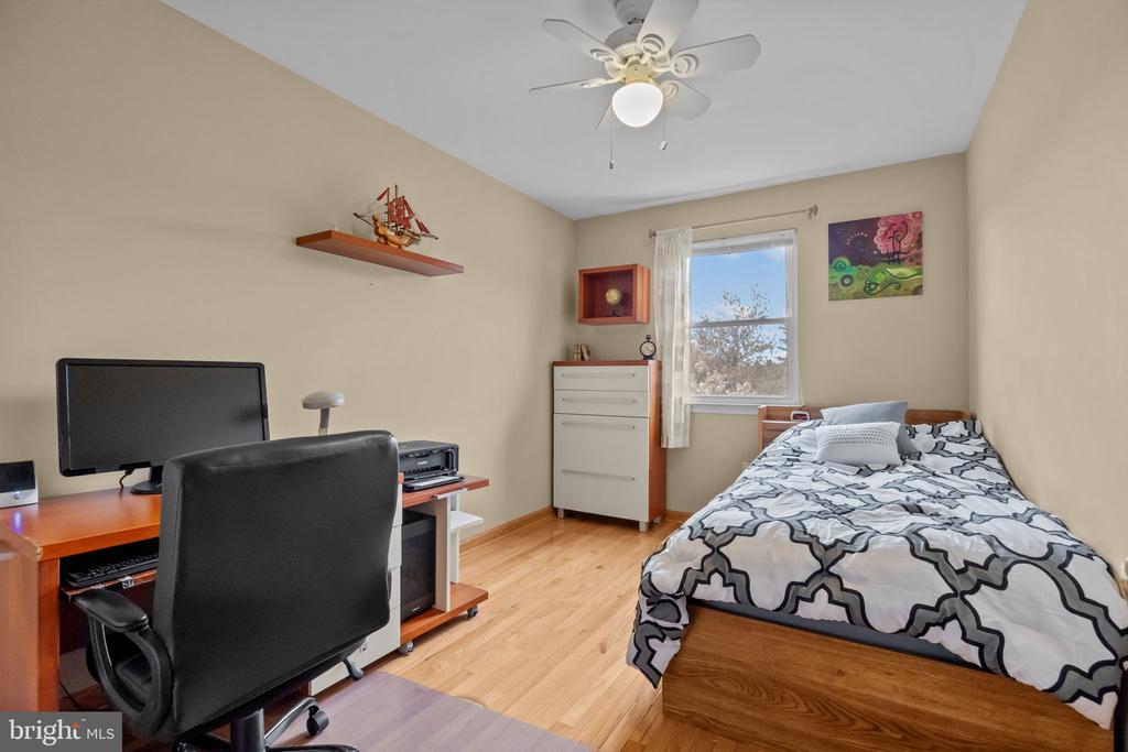 837 N Centennial Sq N