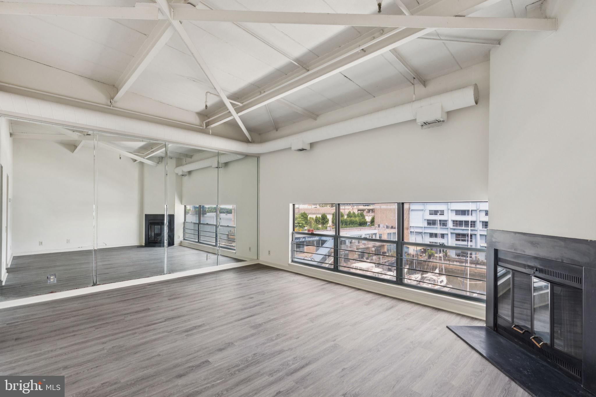 3 N CHRIS COLUMBUS BOULEVARD TD411
