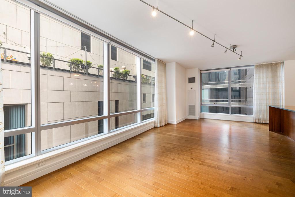 1414 S Penn Sq #9a