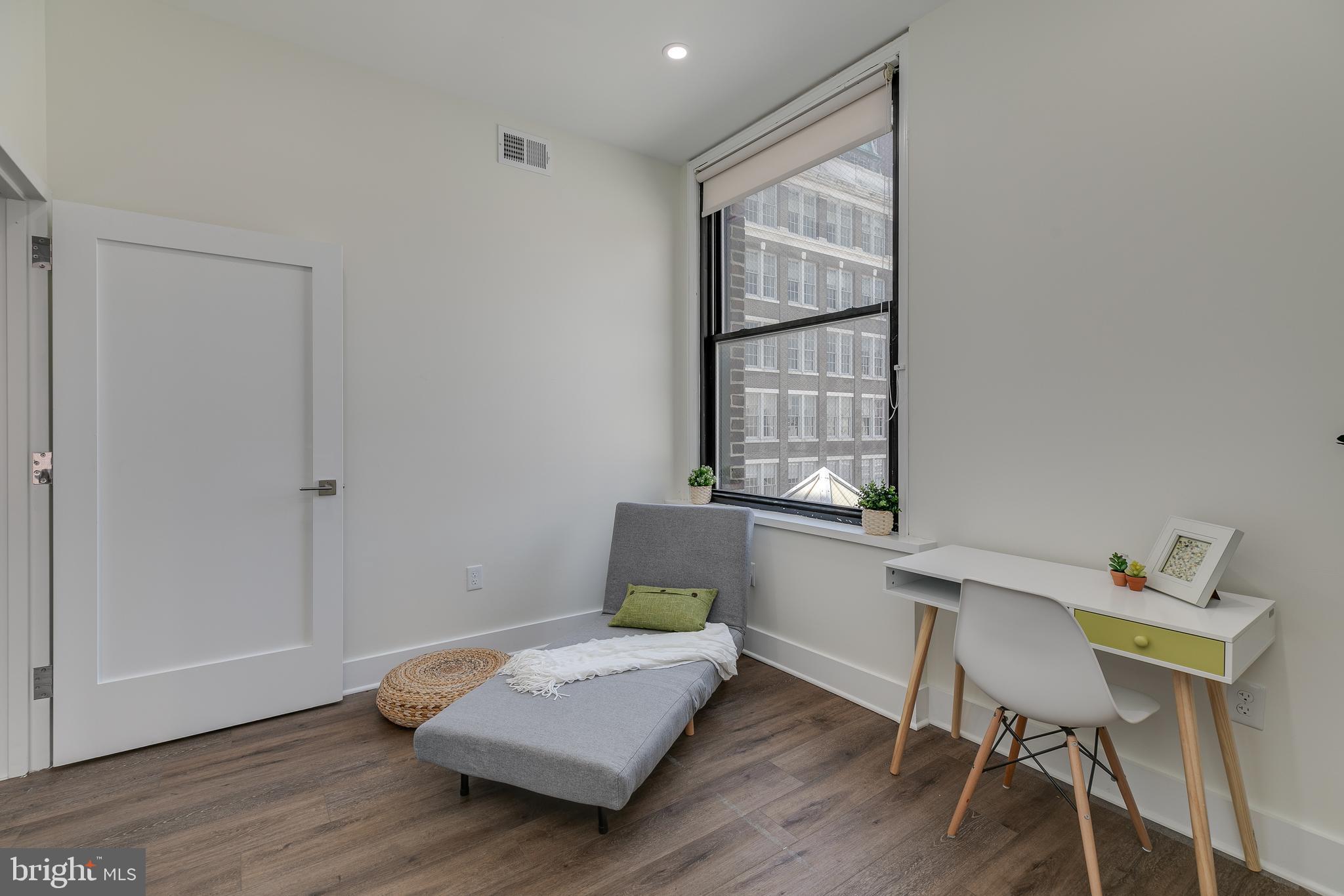 150 S INDEPENDENCE MALL W