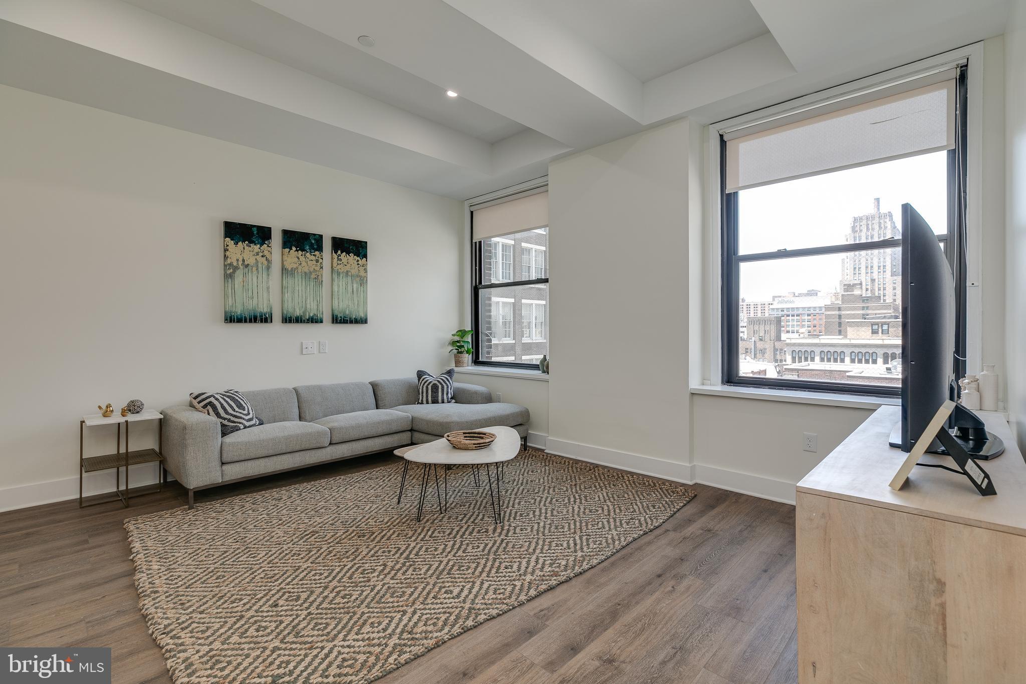 150 S INDEPENDENCE MALL W