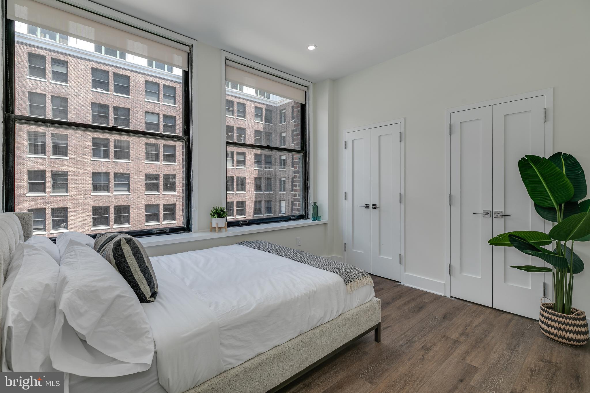 150 S INDEPENDENCE MALL W