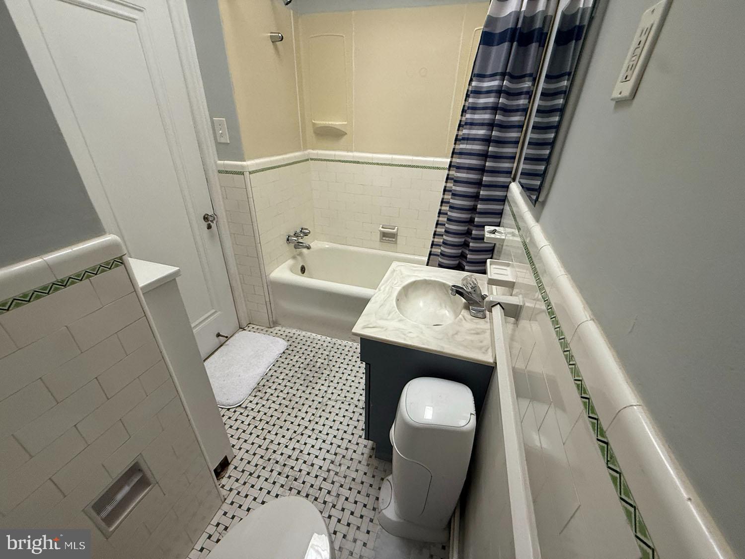 5902 E Roosevelt Blvd