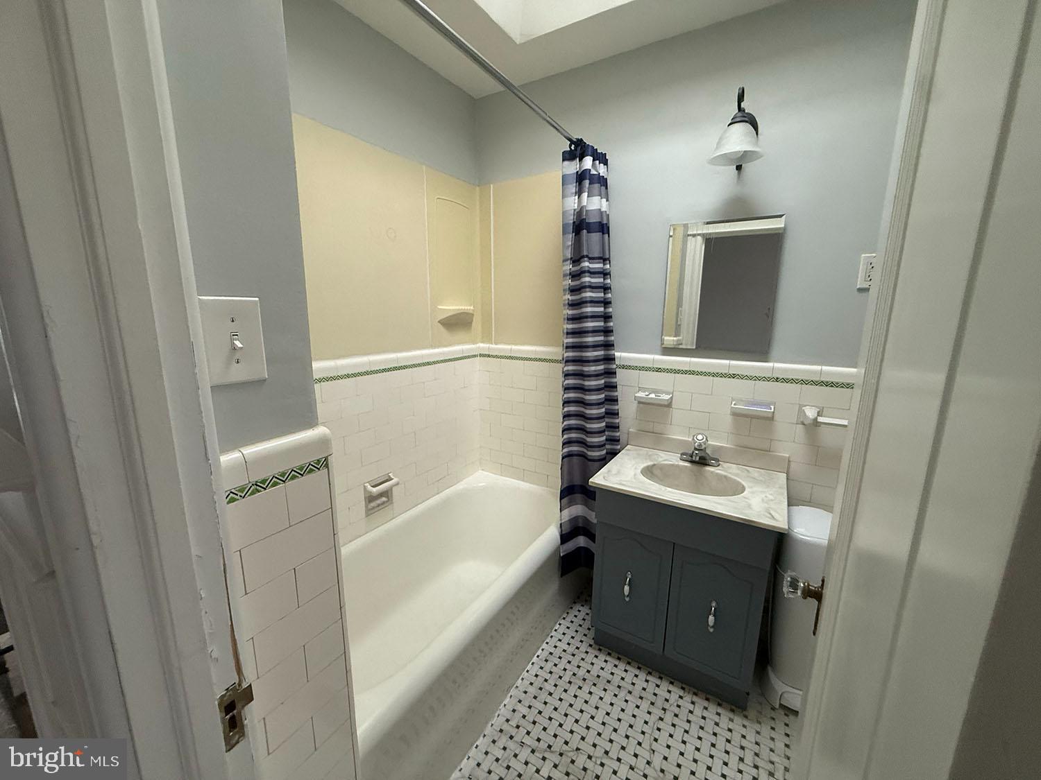 5902 E Roosevelt Blvd