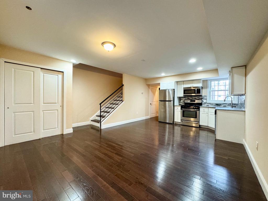 1014 E MOYAMENSING AVE #3