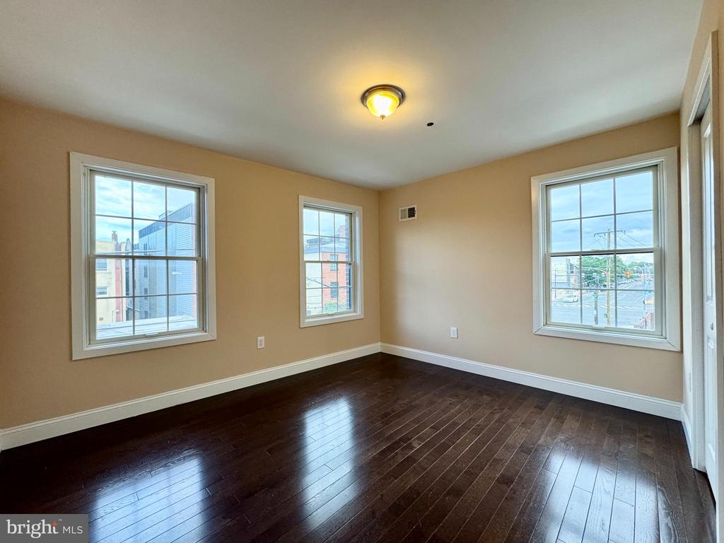 1014 E MOYAMENSING AVE #3