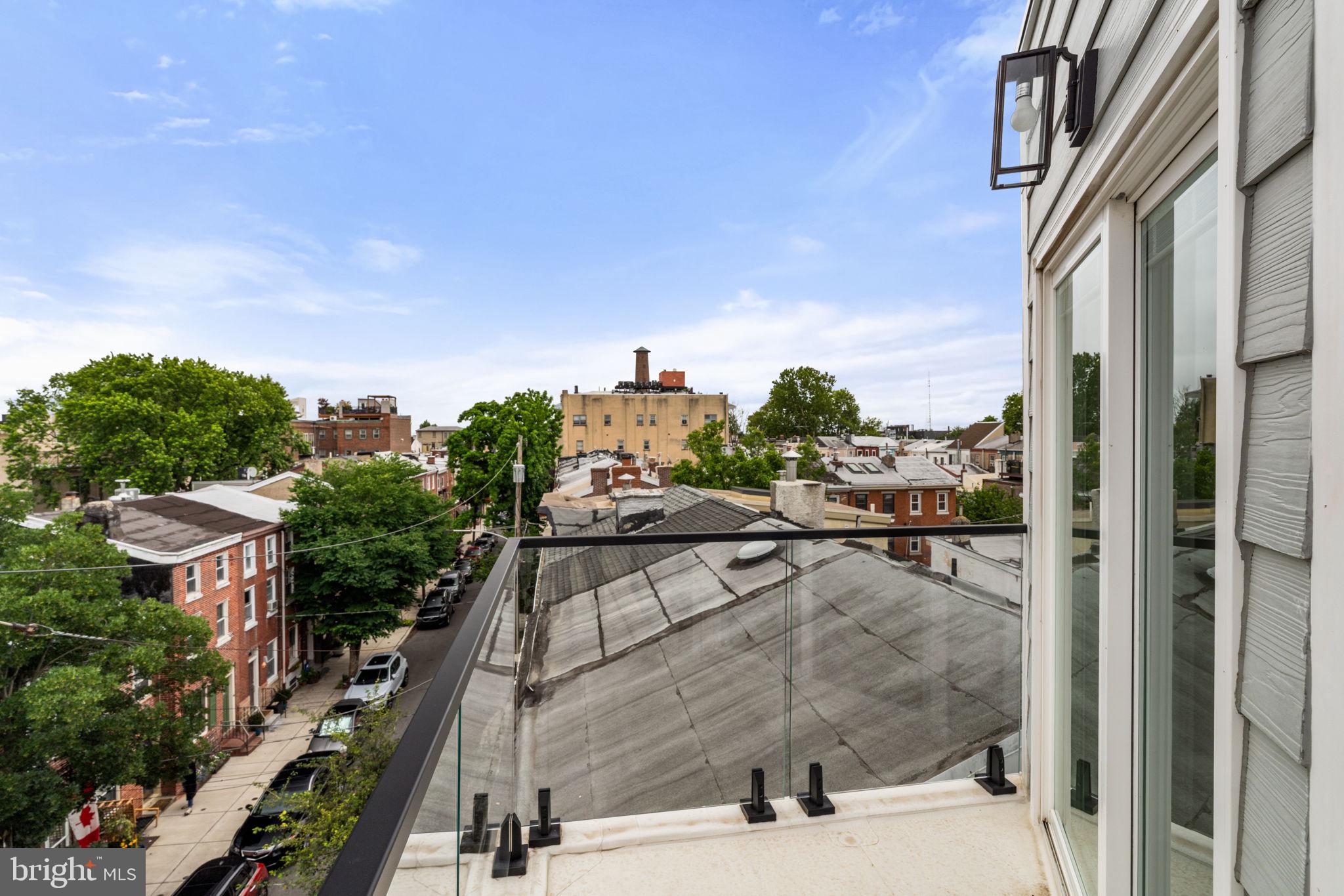 242 Montrose St