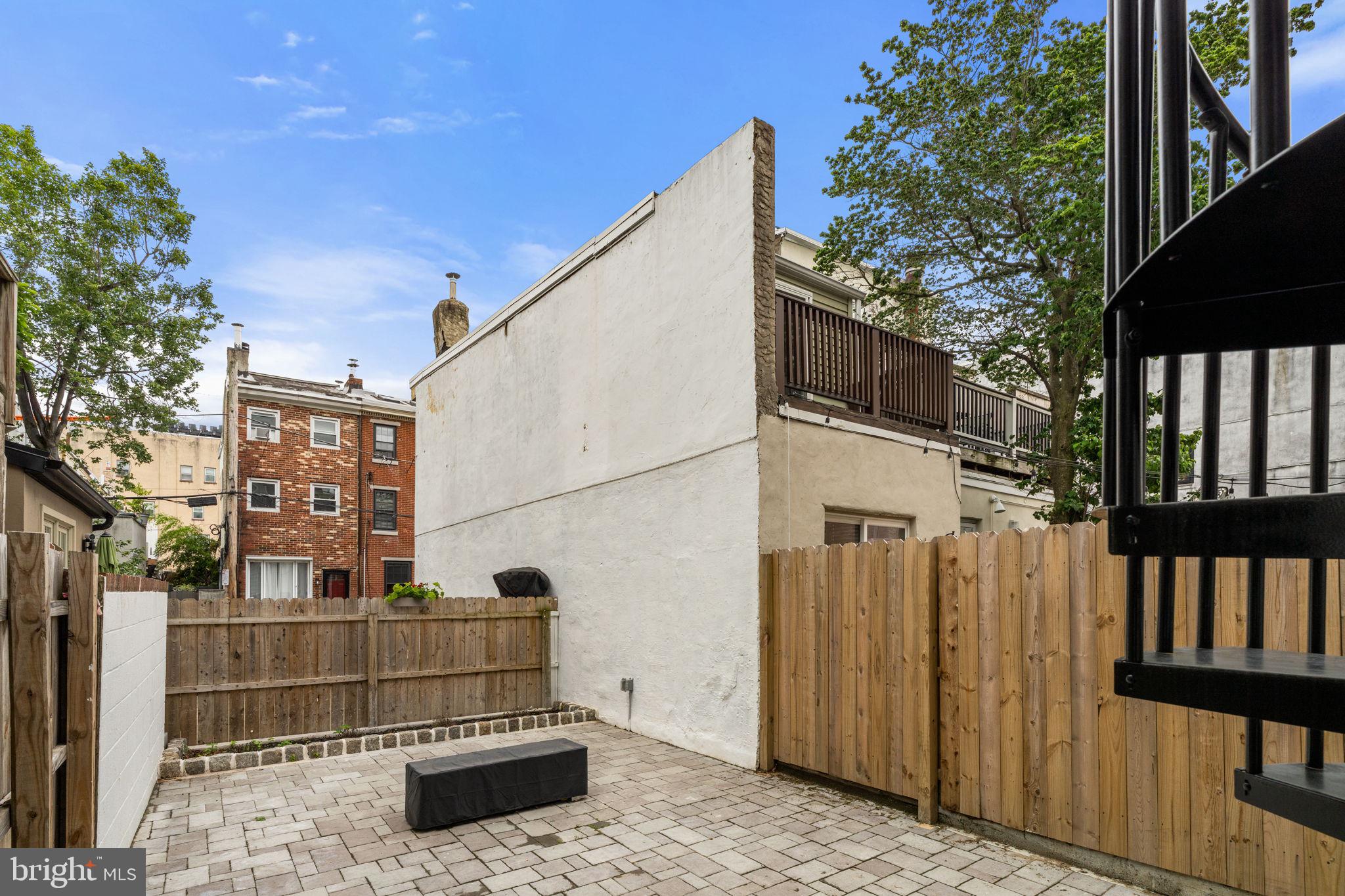 242 Montrose St