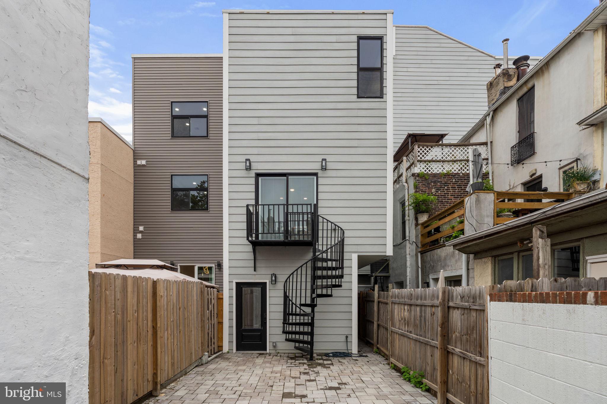242 Montrose St