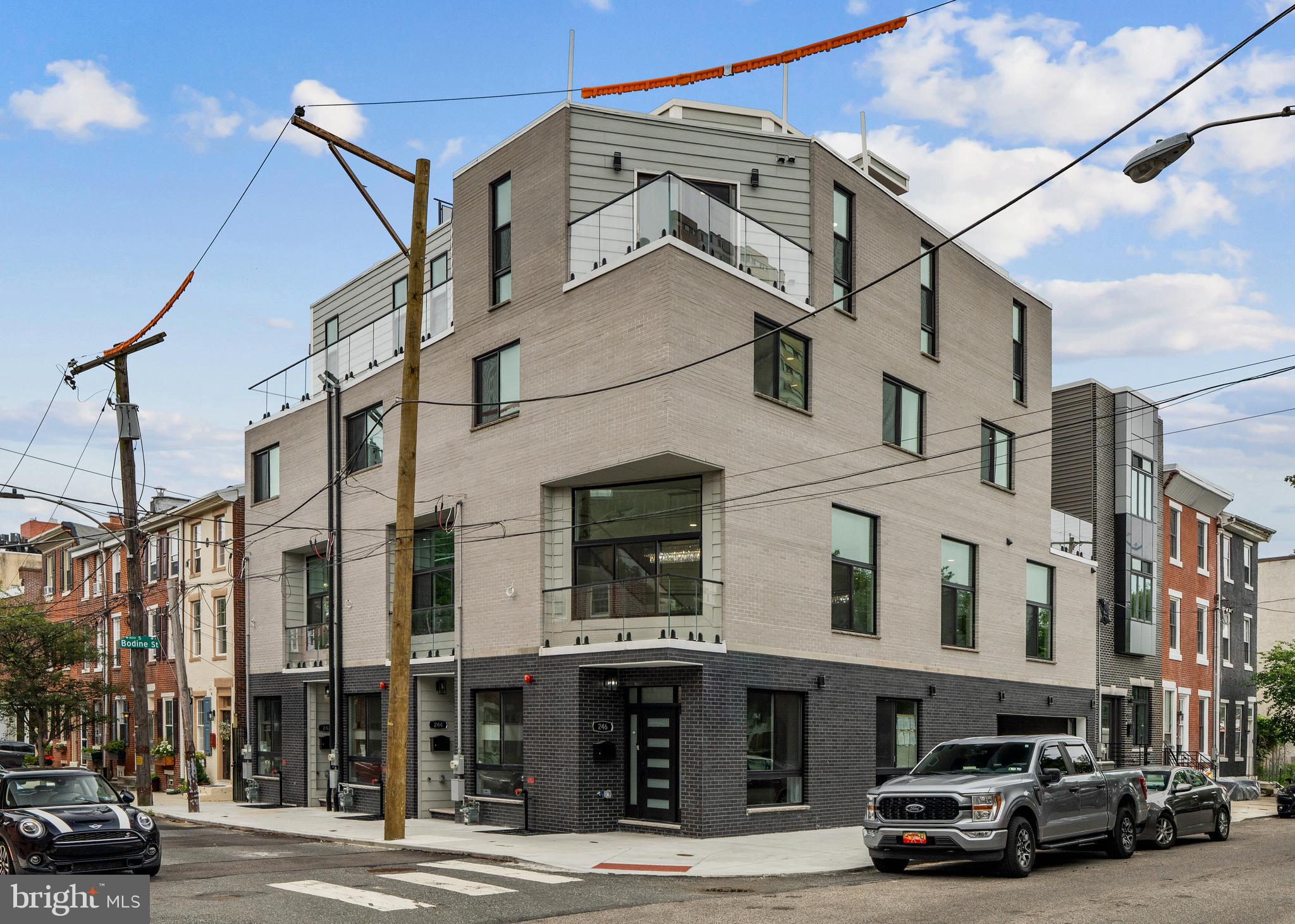 246 Montrose St