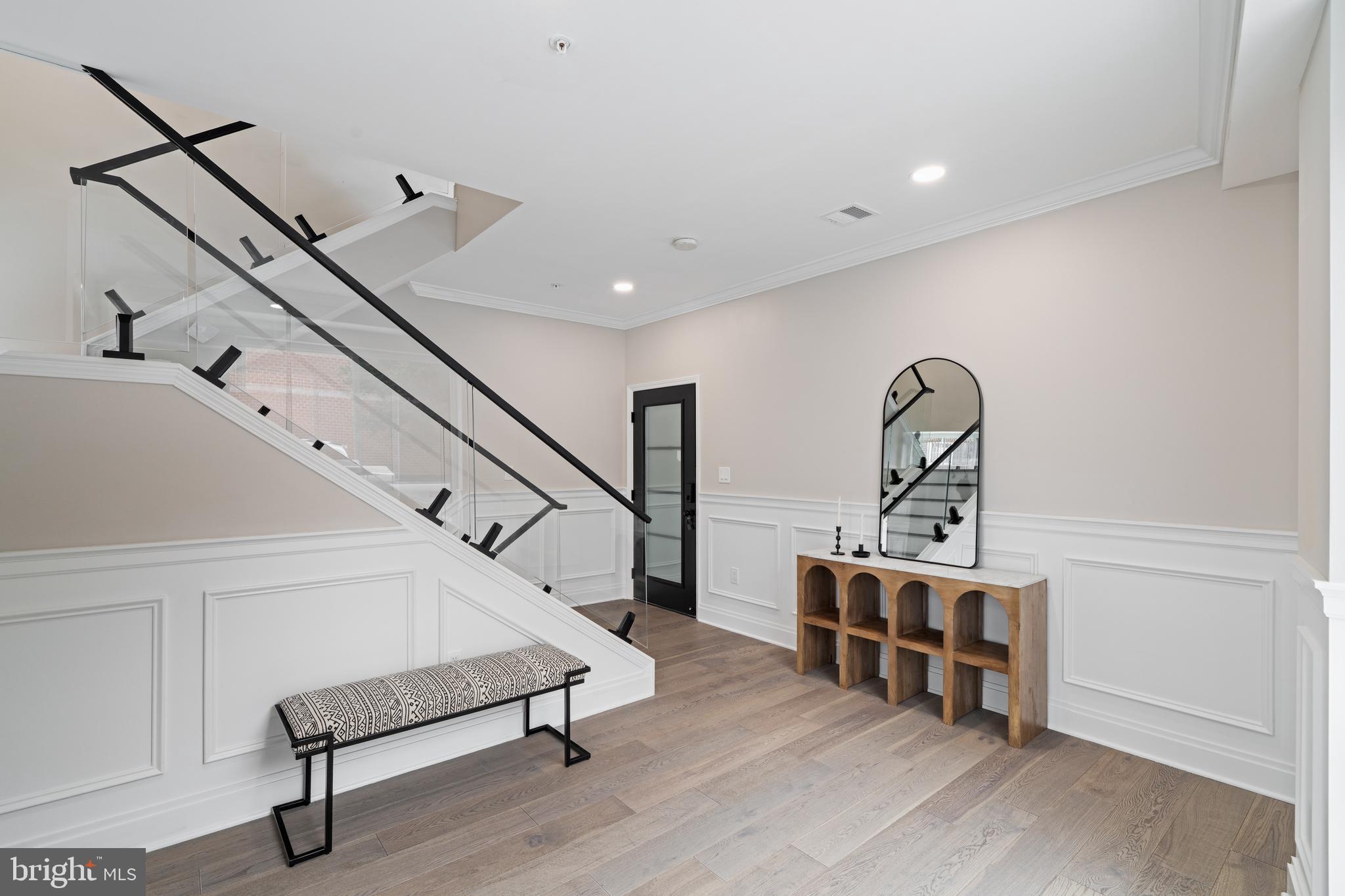 246 Montrose St