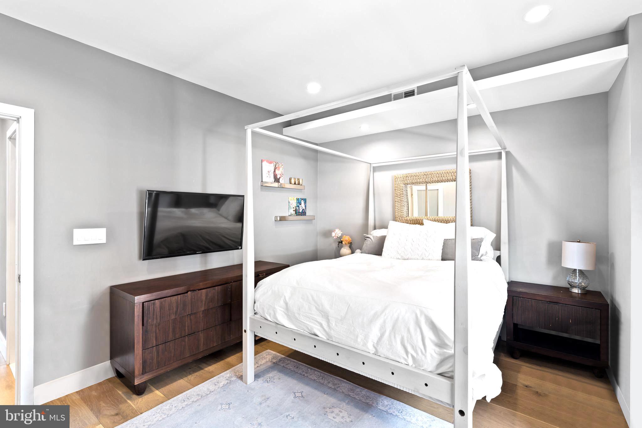 204 W Laurel St #3