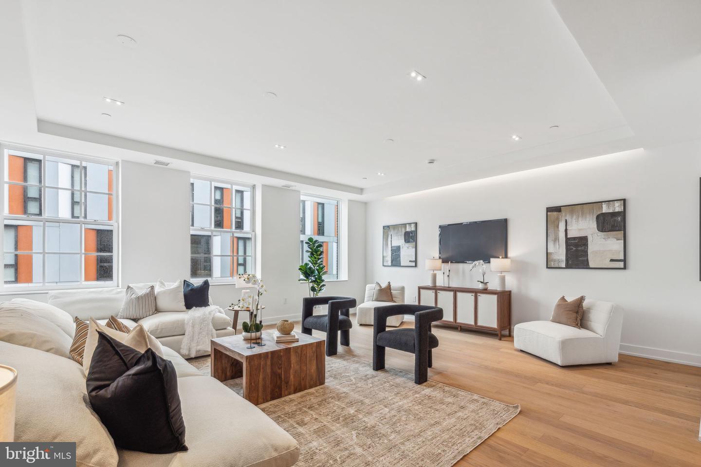 124 N 2nd St #4