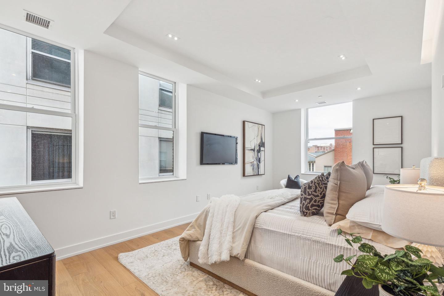 124 N 2nd St #4