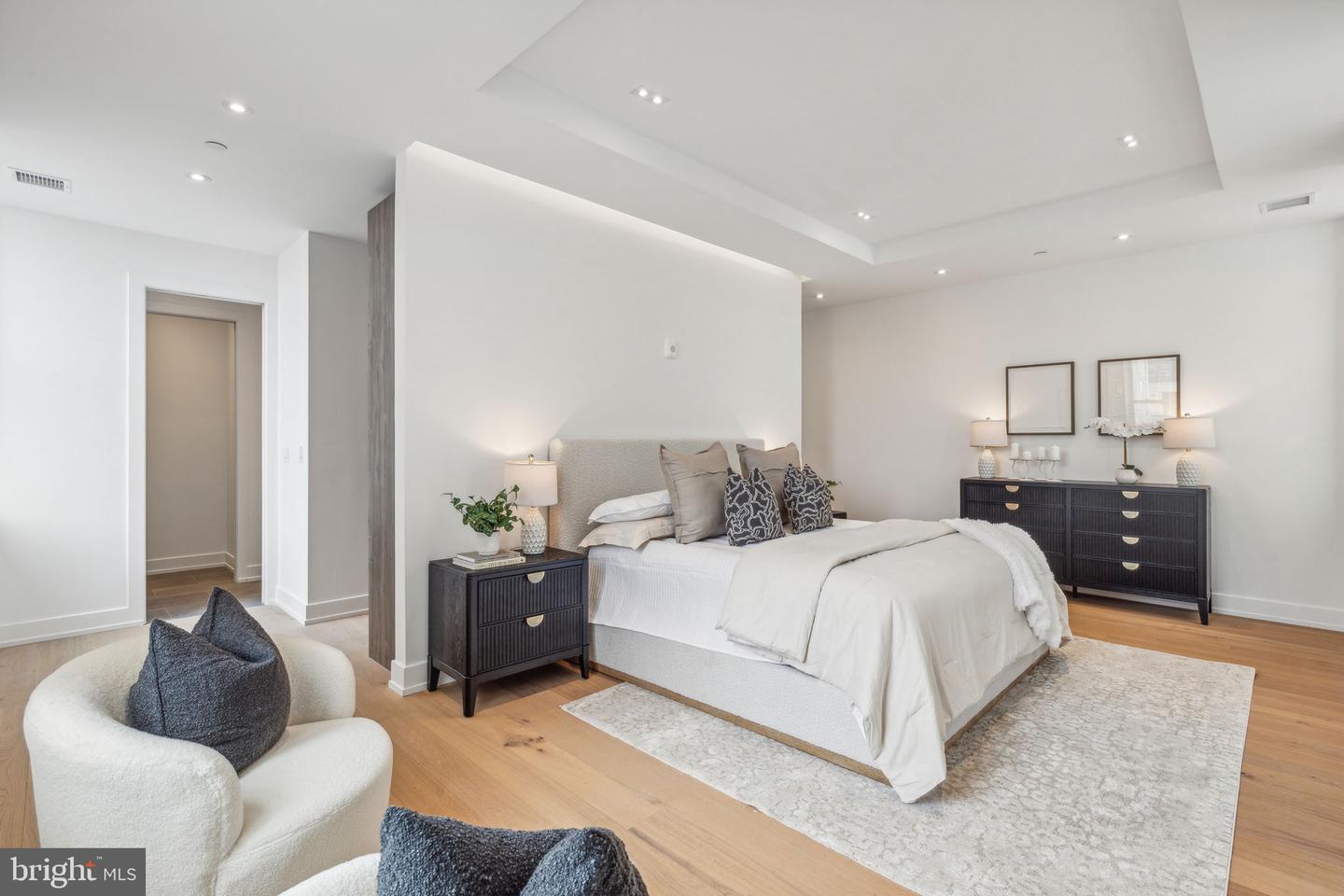 124 N 2nd St #4