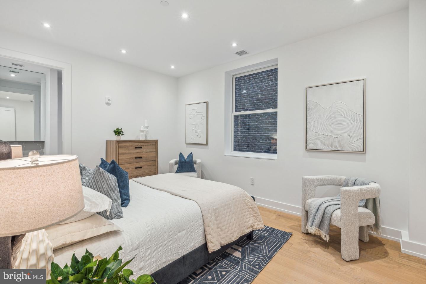 124 N 2nd St #4