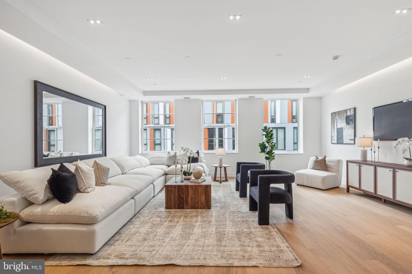 124 N 2nd St #4