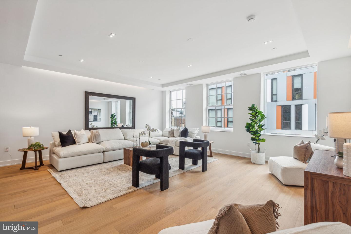 124 N 2nd St #4