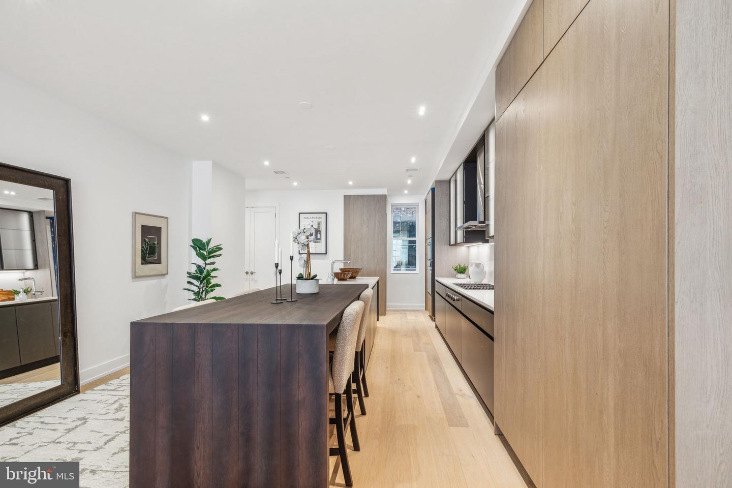 124 N 2nd St #4