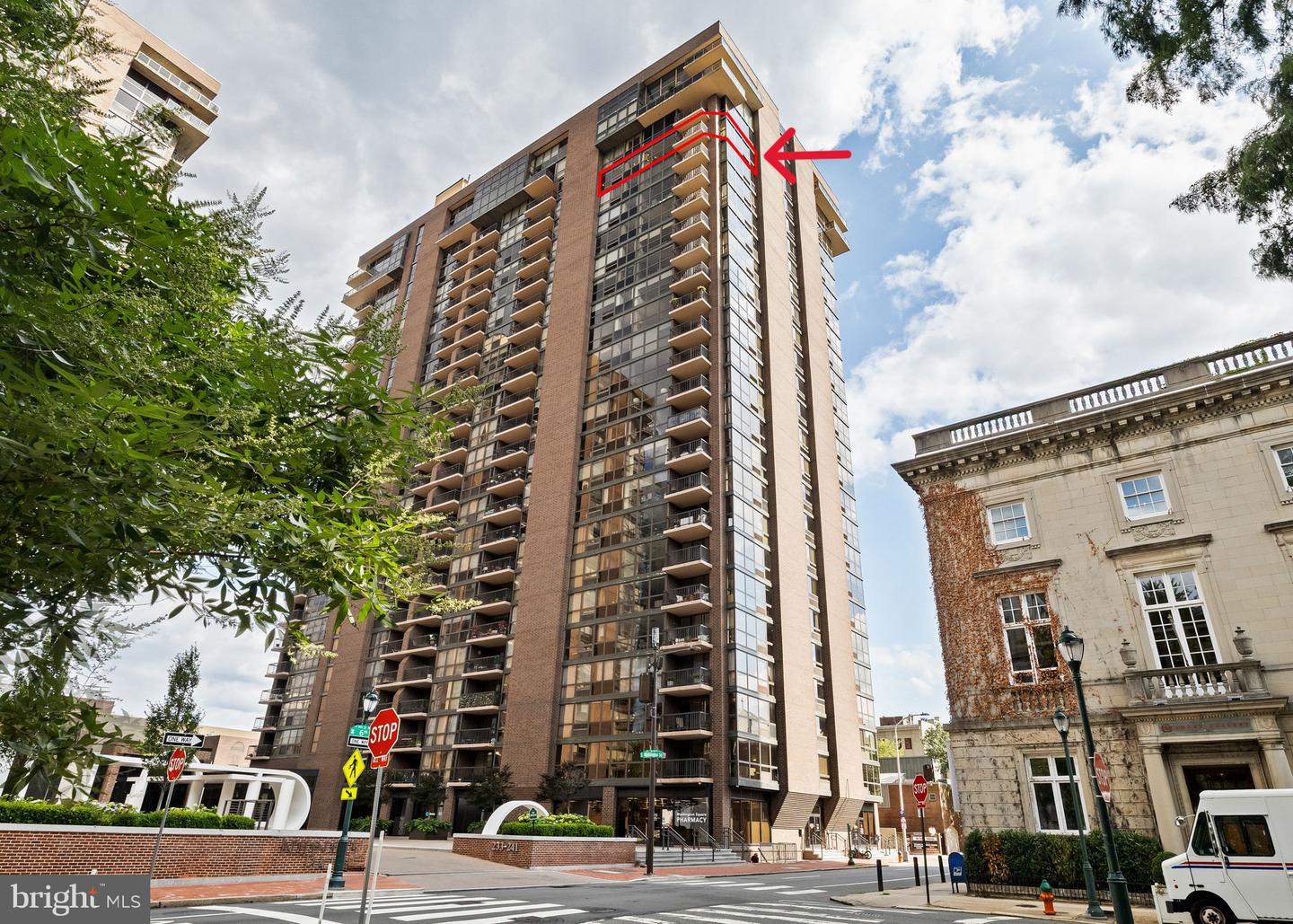 241 S 6th St #2205j