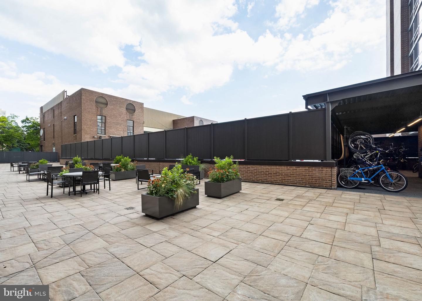 241 S 6th St #2205j