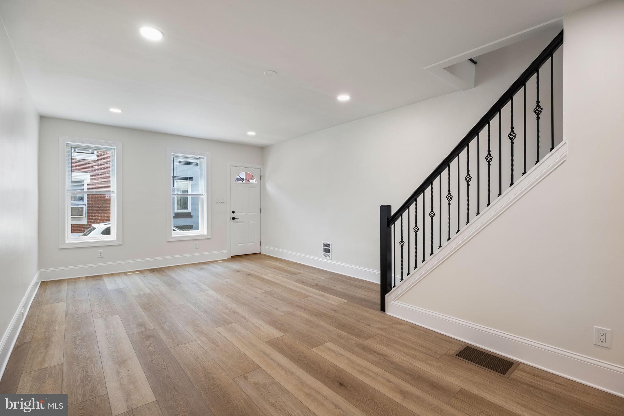 335 Daly St