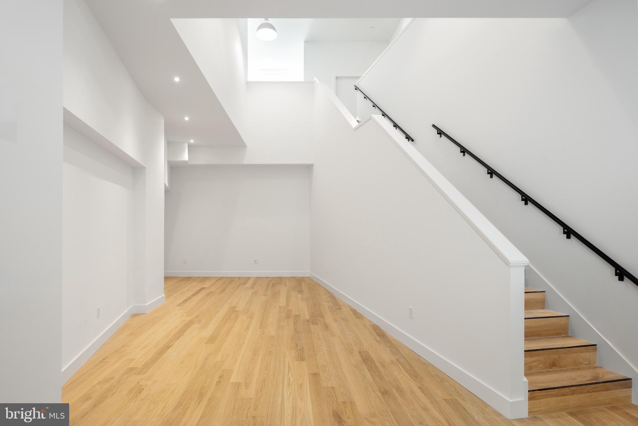 1099 GERMANTOWN AVE #M116