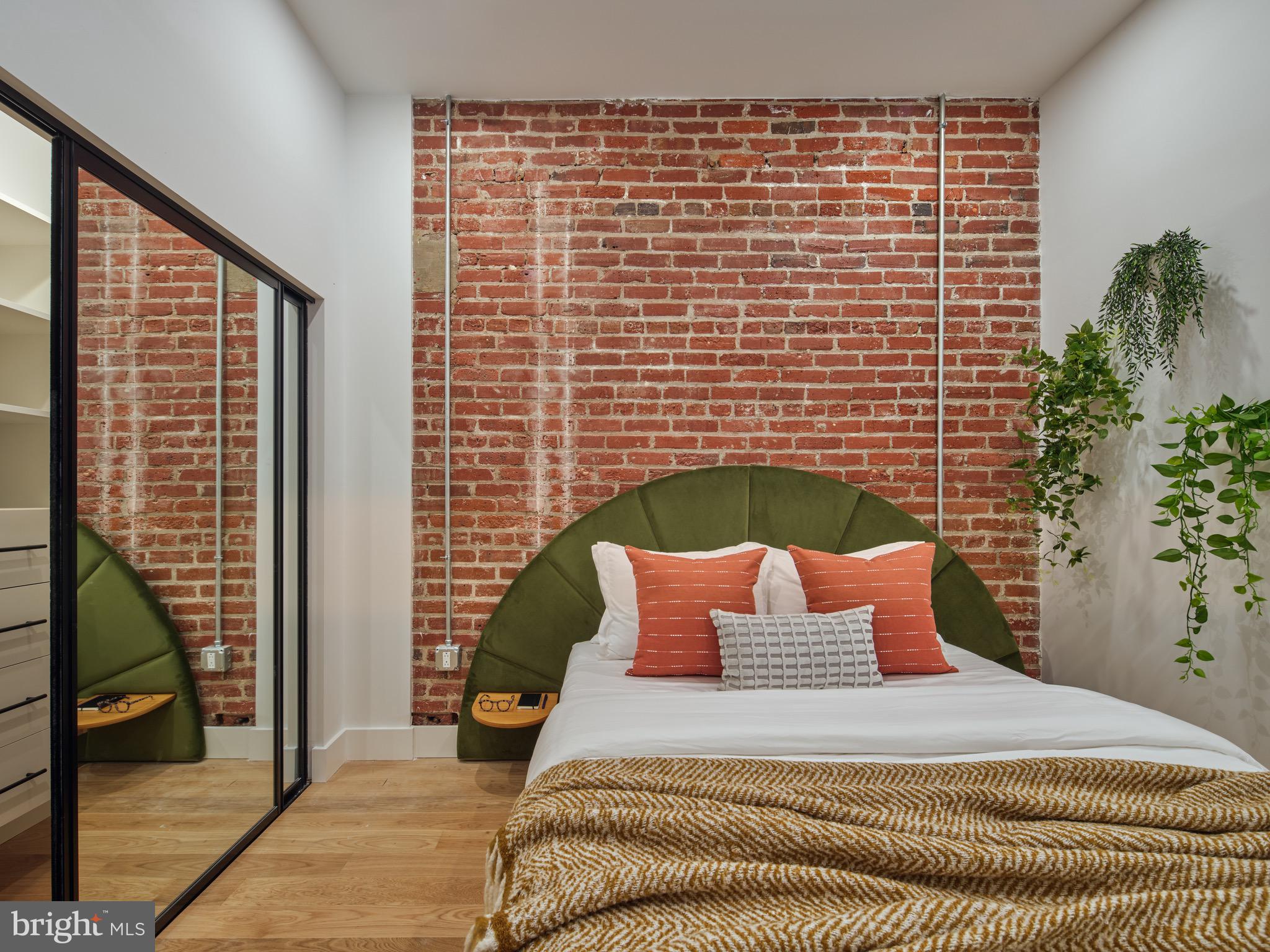 1099 GERMANTOWN AVE #M116