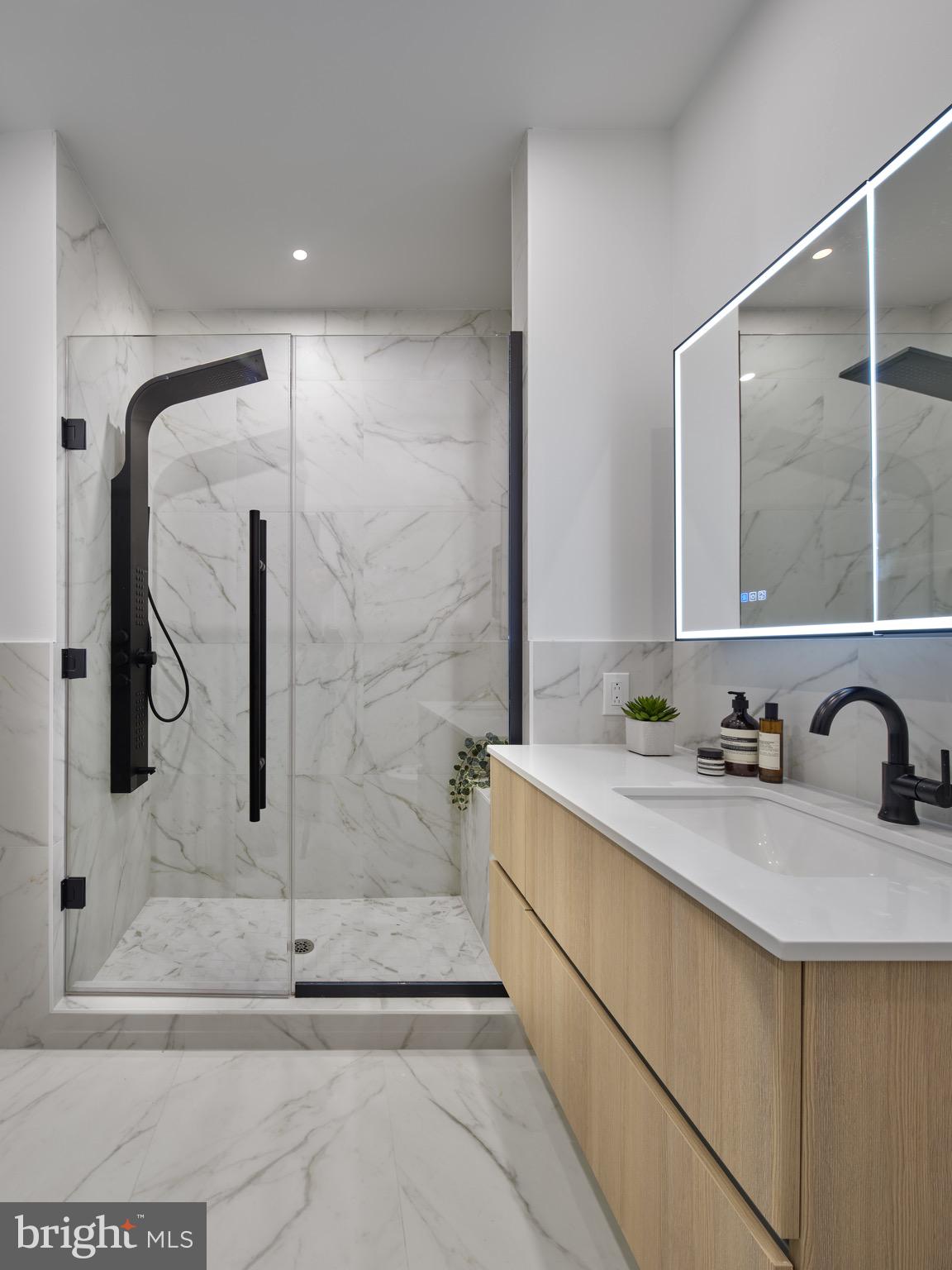 1099 GERMANTOWN AVE #M109