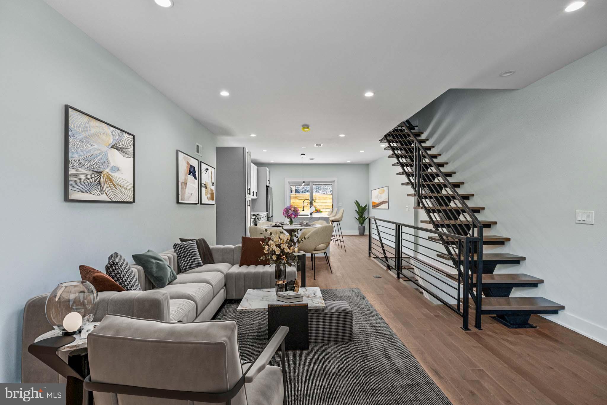 2202 E HUNTINGDON STREET