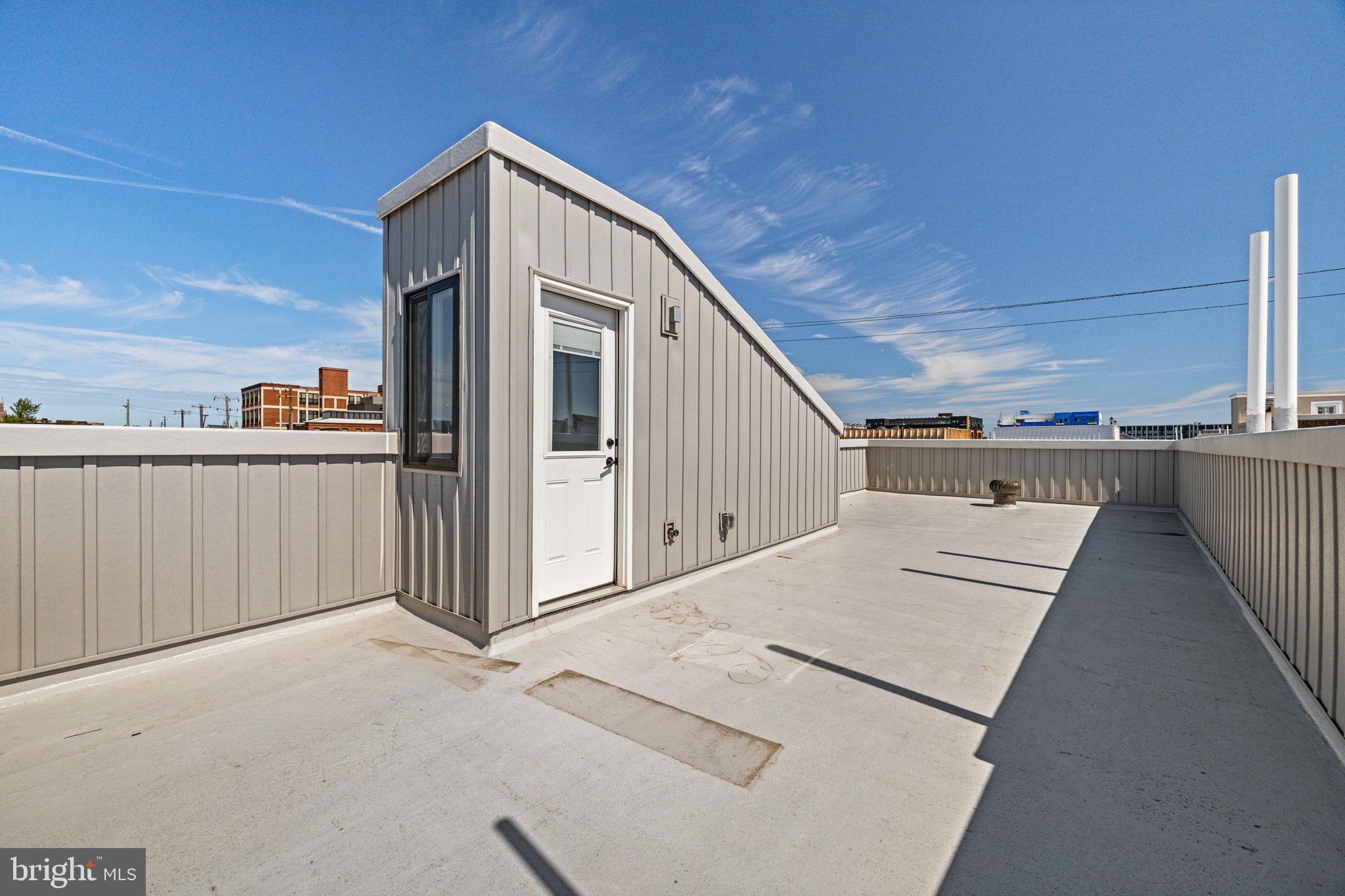 2202 E HUNTINGDON STREET